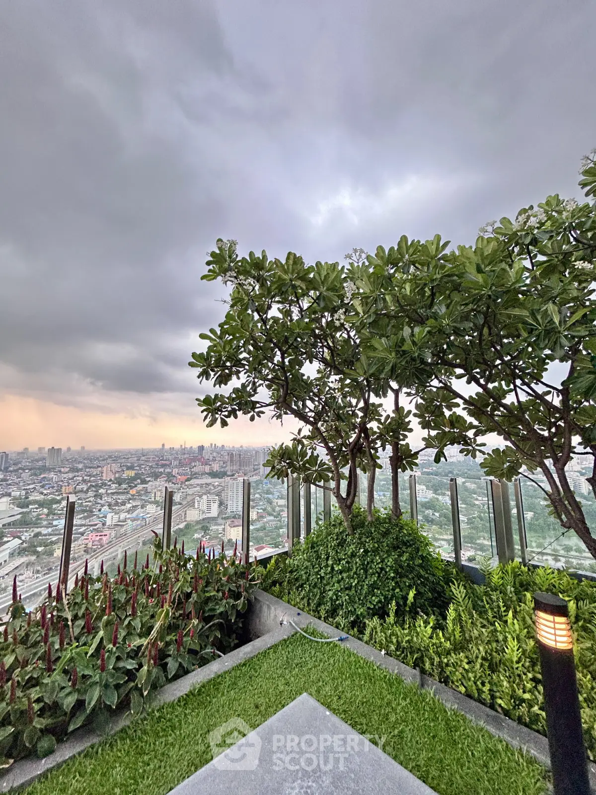 Stunning rooftop garden with panoramic city views and lush greenery, perfect for relaxation and entertainment.