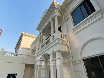  4 Bedrooms House -2