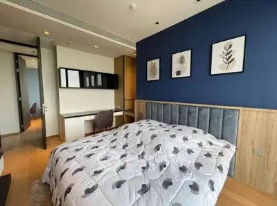 Modern bedroom with stylish decor and cozy bedding in a contemporary apartment.