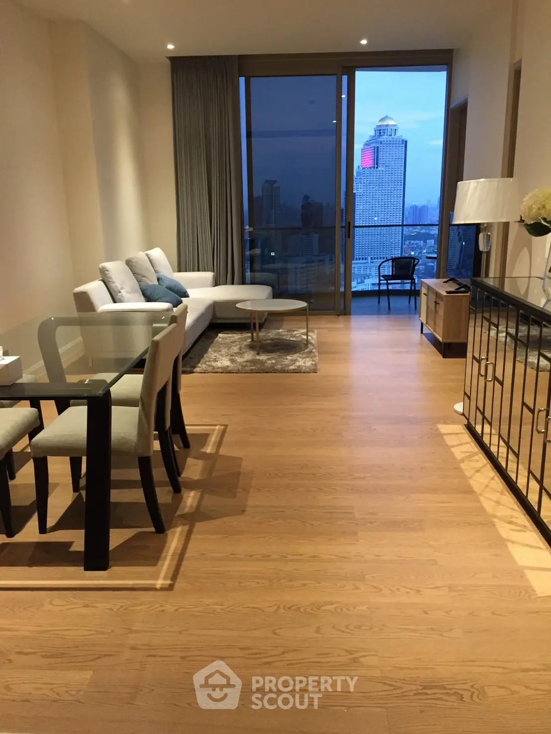 Luxurious living room with stunning city view and elegant furnishings