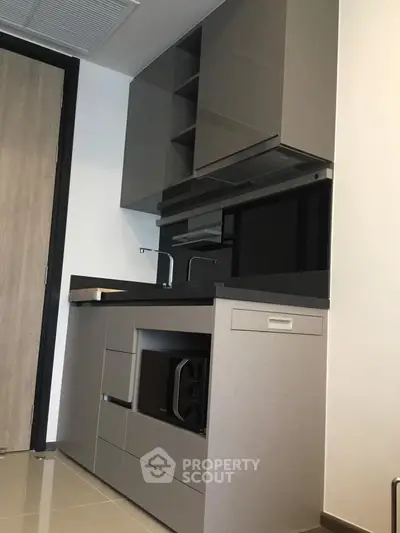  1 Bedroom Condo at Oka Haus Sukhumvit 36-4