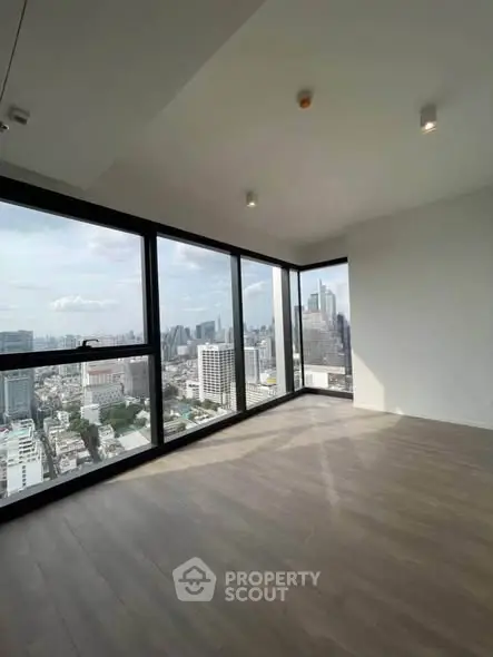 Spacious corner unit with stunning city view and floor-to-ceiling windows.