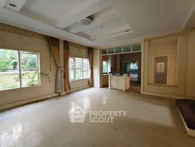 Spacious living room with large windows and open layout, ideal for natural light and modern living.