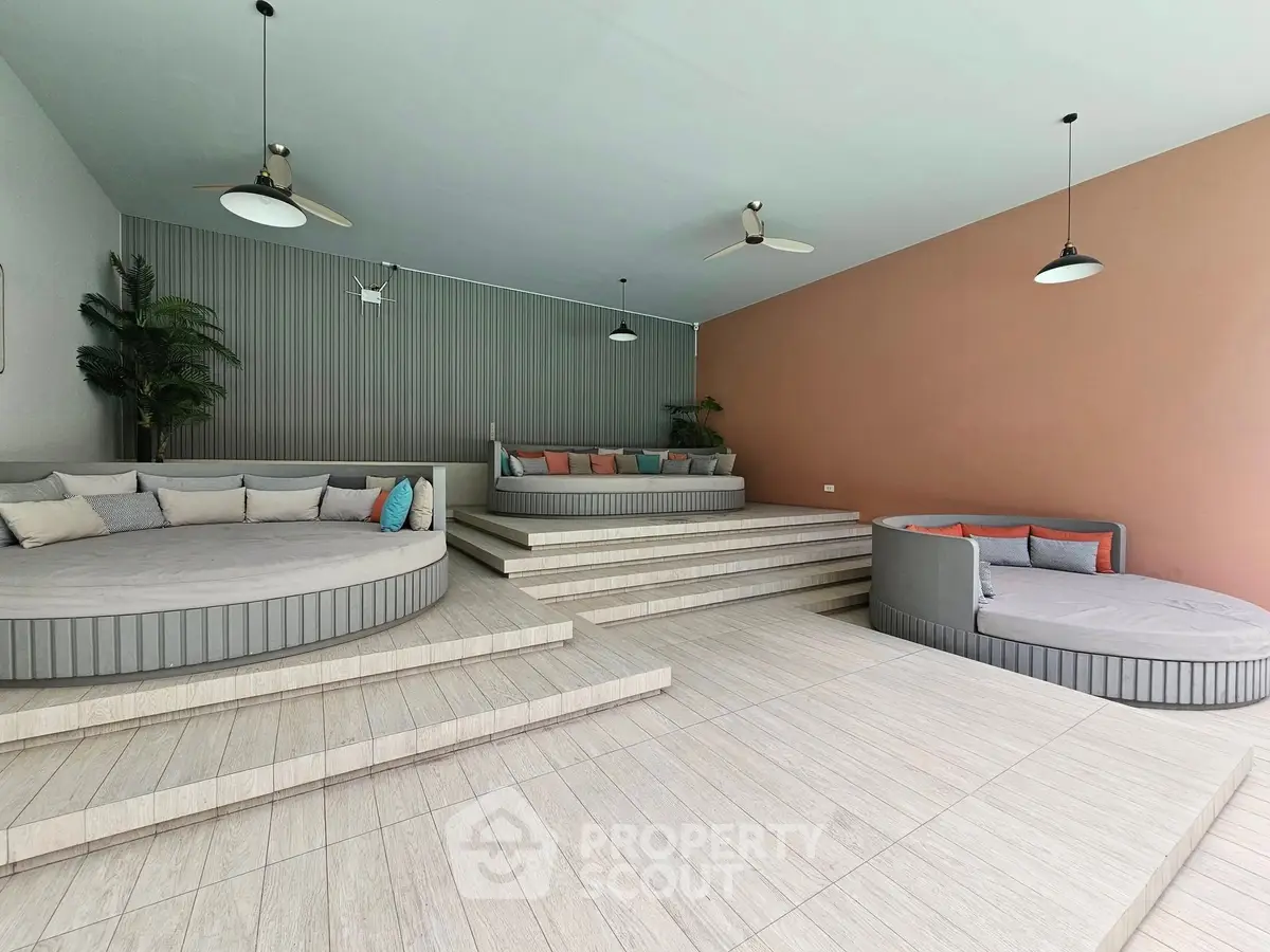 Luxurious modern lounge area with stylish circular seating and elegant lighting, perfect for relaxation and social gatherings.