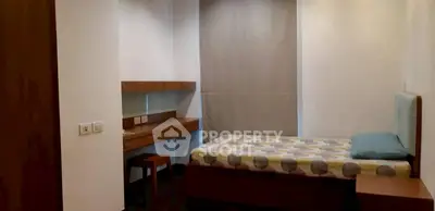 Cozy bedroom with modern decor and a comfortable bed, ideal for relaxation.