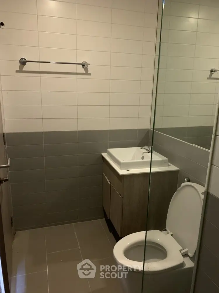  1 Bedroom Condo at Ideo Mobi Phayathai-1