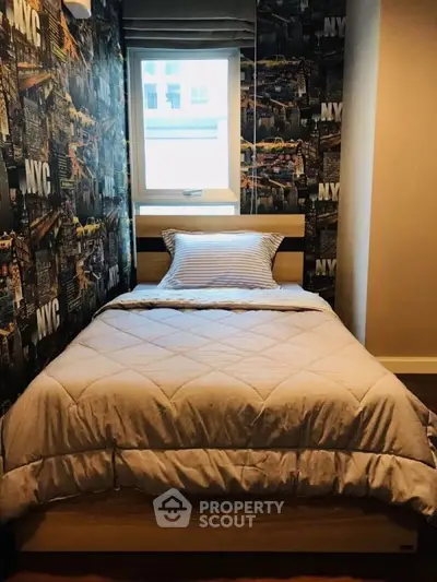 Cozy bedroom with NYC-themed wallpaper and single bed, perfect for urban living.