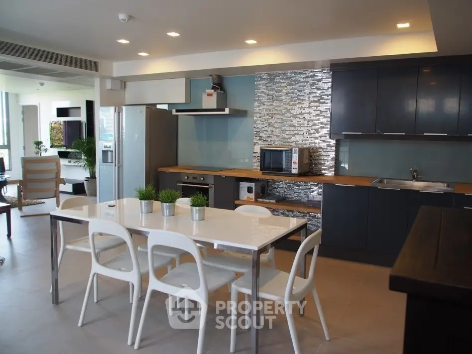 2 Bedrooms Condo at Downtown 49 Sukhumvit-1