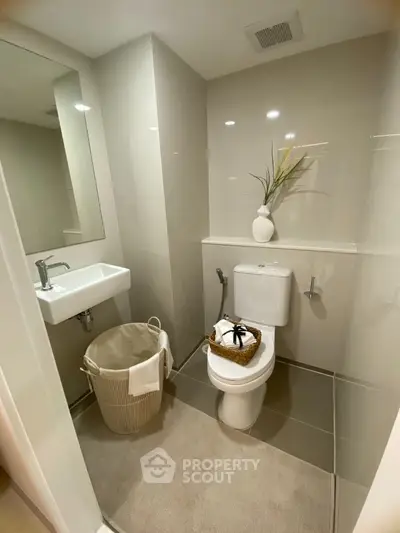 Modern bathroom with sleek design and elegant decor