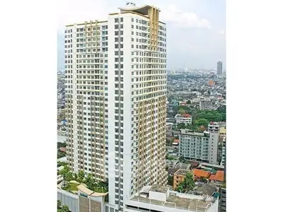 Stunning high-rise building with panoramic city views, perfect for urban living.