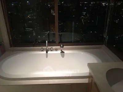  2 Bedrooms Condo at Sukhumvit 24 Home-4