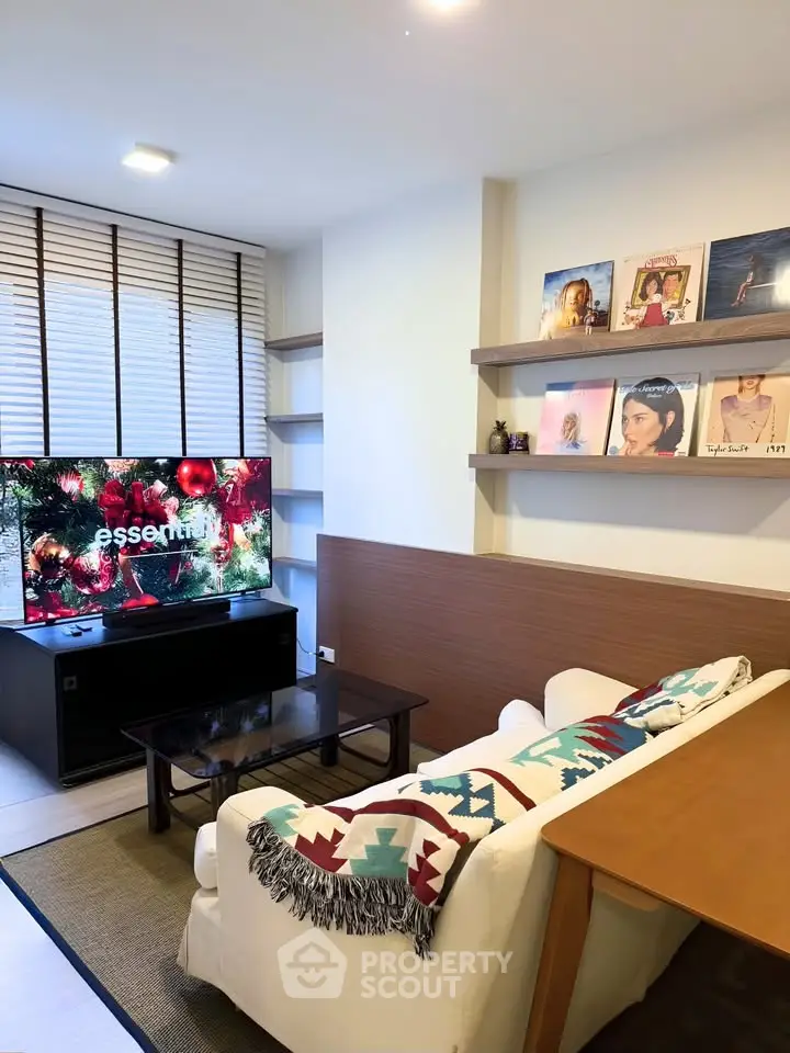 Cozy living room with modern decor and stylish shelving, perfect for relaxation and entertainment.