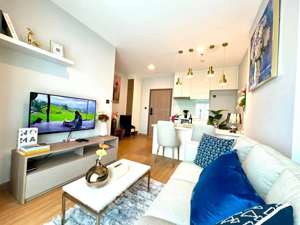 Modern living room with stylish decor and open kitchen layout