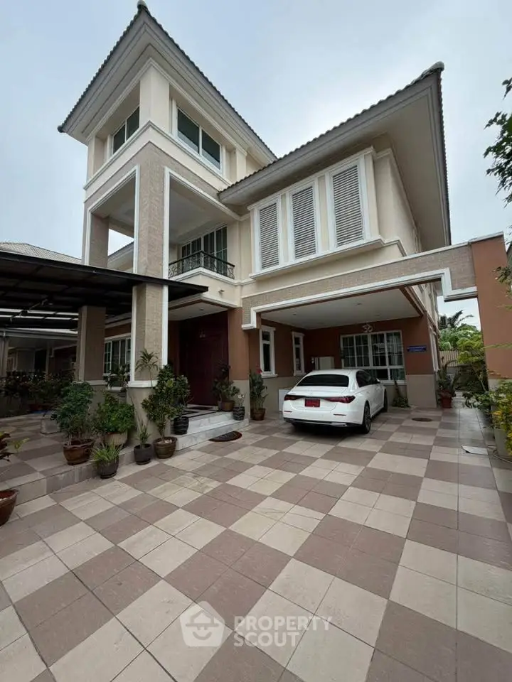 Elegant two-story house with spacious driveway and modern architecture