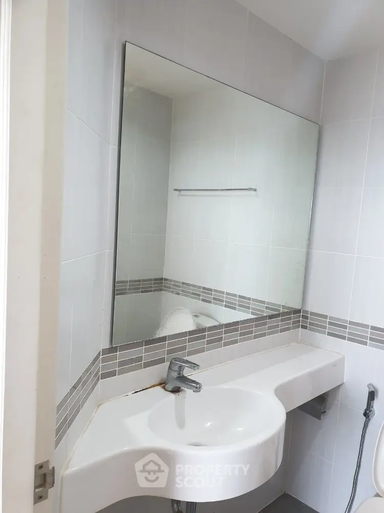  1 Bedroom Condo at Lumpini Place Srinakarin Huamak-1
