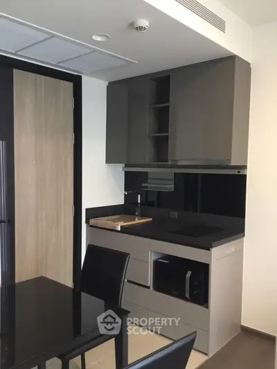  1 Bedroom Condo at Oka Haus Sukhumvit 36-5