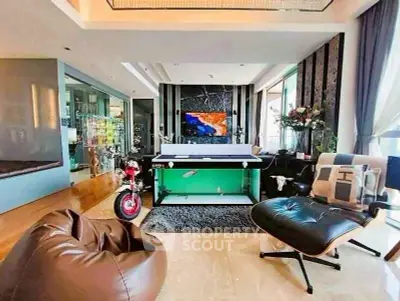 Luxurious living room with modern decor and unique features, perfect for entertainment and relaxation.