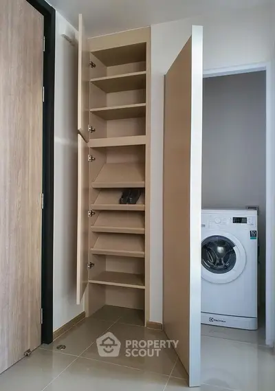 Fully Furnished 2 Bedrooms Condo at Oka Haus Sukhumvit 36-3