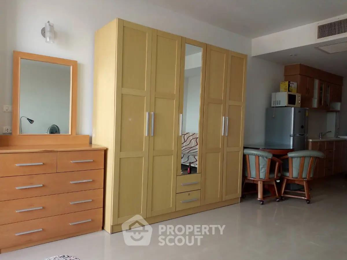 Fully Furnished 1 Bedroom Condo at Supalai Oriental Place สาทร สวนพลู-1