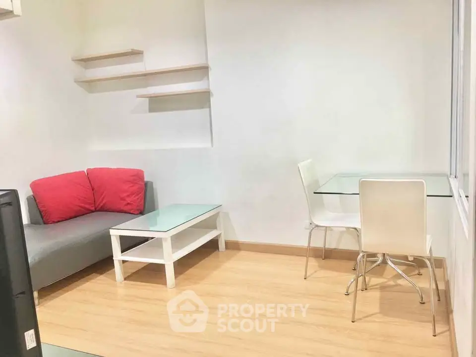 Cozy living room with modern furniture and wooden flooring, perfect for relaxation and entertaining.