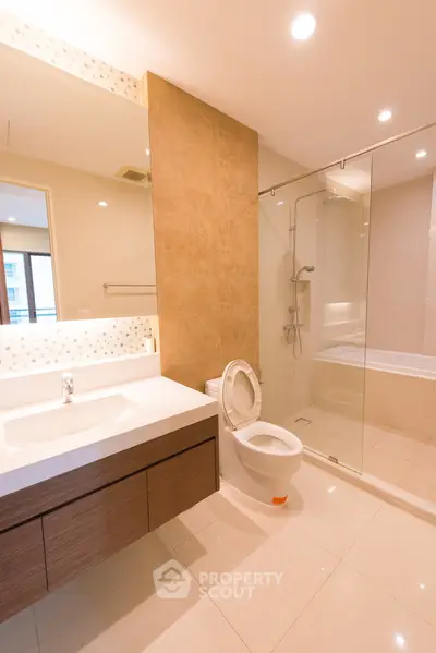  2 Bedrooms Condo at Bright Sukhumvit 24 Condominium-3