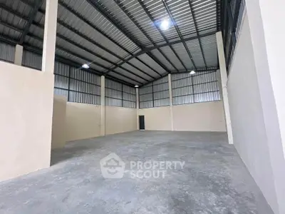 Spacious industrial warehouse with high ceilings and ample storage space.