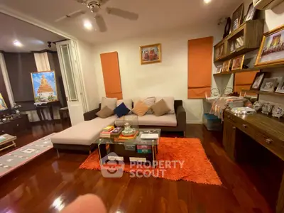 Stylish living room with cozy sofa and vibrant decor in a modern home.