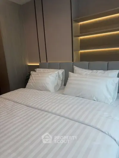 Luxurious bedroom with modern design and elegant lighting, perfect for relaxation and comfort.