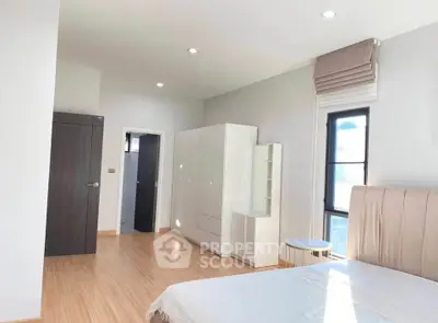 Spacious and bright bedroom with modern furnishings and natural light.