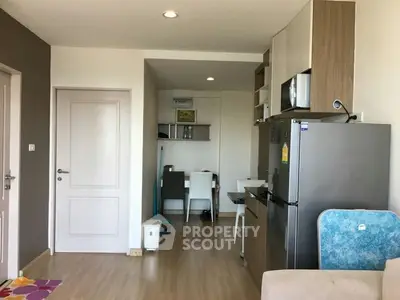 Fully Furnished 2 Bedrooms Condo at The Unique ลาดพร้าว 26 Livingroom