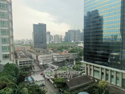  2 Bedrooms Condo at Circle Condominium-4