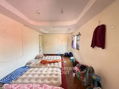 Spacious room with air mattresses and tiled flooring, ideal for temporary accommodation or renovation projects.