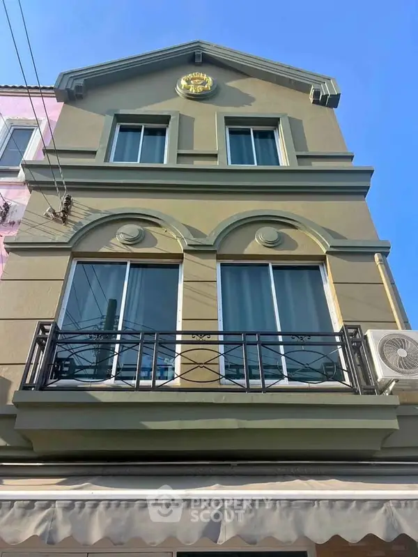 image_rental-29708070