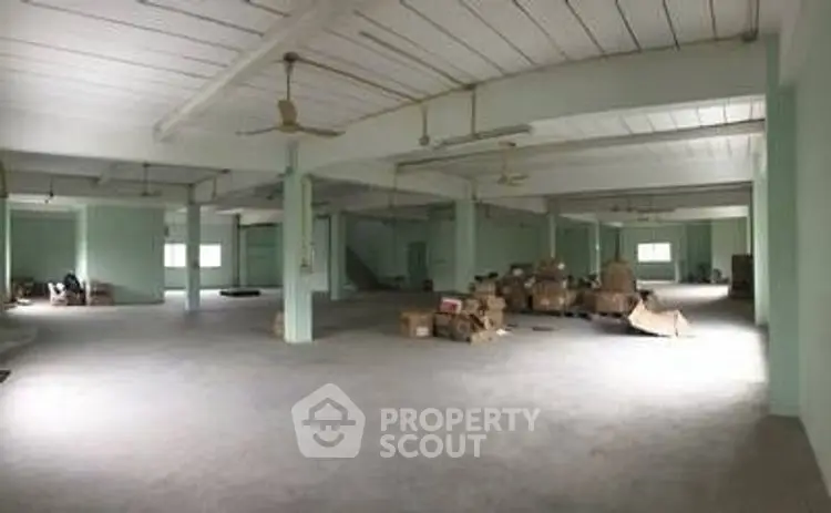 Spacious industrial warehouse interior with high ceilings and ample storage space.