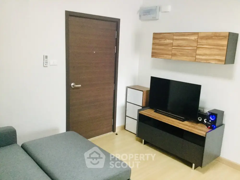  1 Bedroom Condo at Supalai City Resort Rama 8 Livingroom