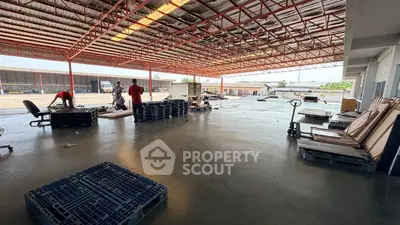 Spacious industrial warehouse with high ceilings and ample storage space