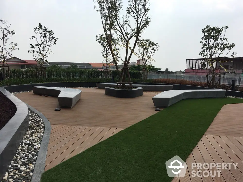  2 Bedrooms Condo at Chewathai Phetkasem 27-1