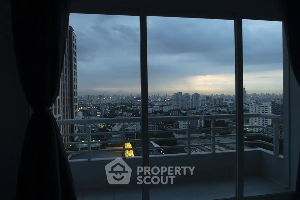  3 Bedrooms Condo -1