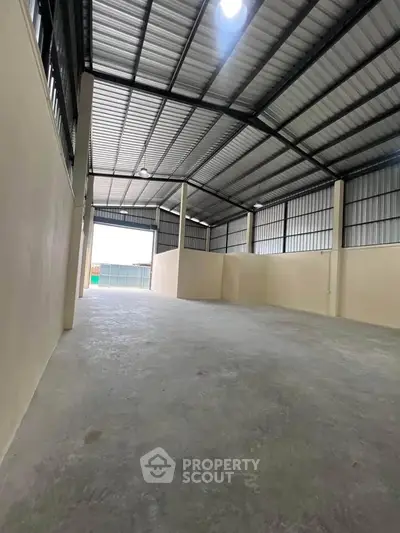 Spacious industrial warehouse with high ceilings and ample storage space