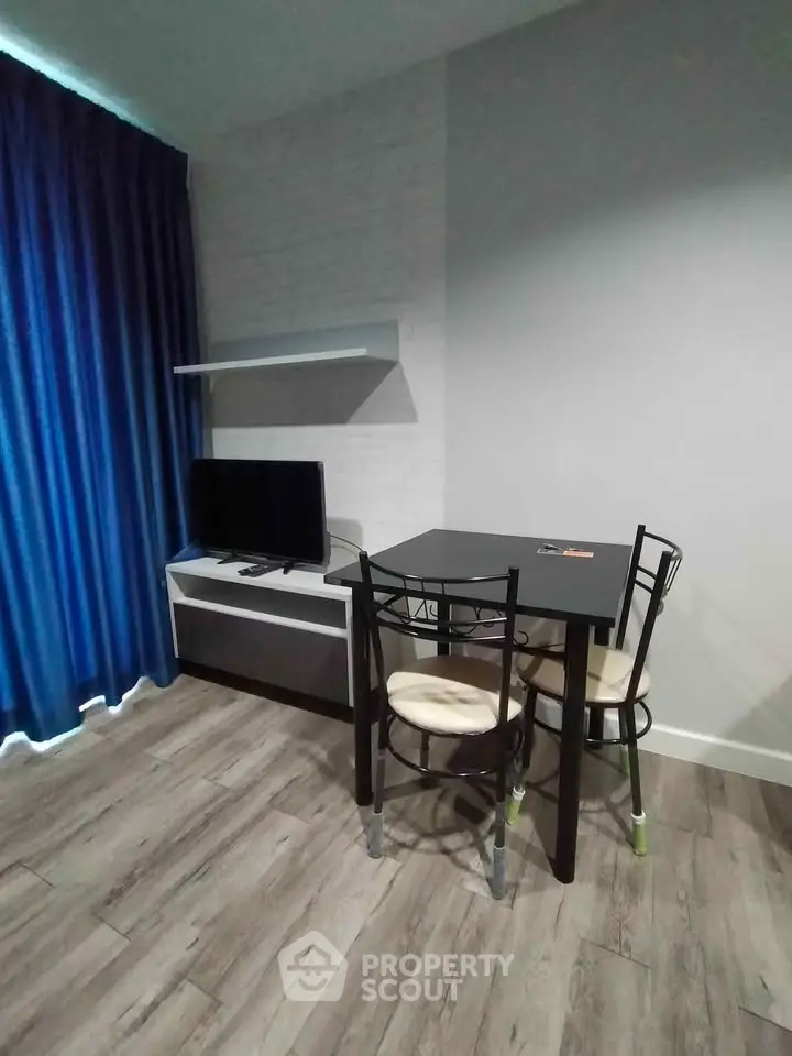 Cozy living room with modern furniture and TV setup, perfect for relaxation.