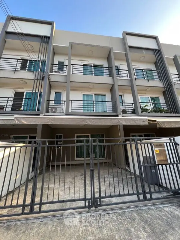 image_rental-13810703