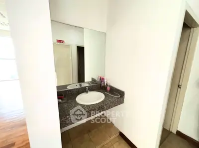 Screenshot 2568-10-01 at 18.19.36.jpg