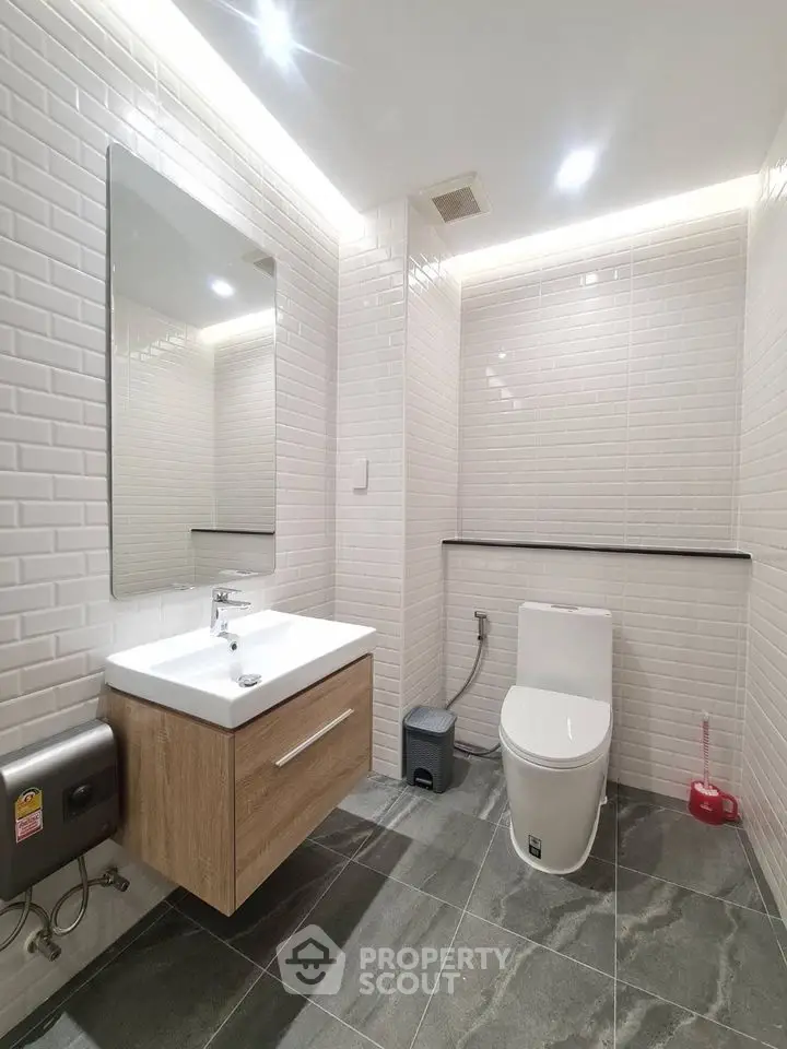Modern bathroom with sleek fixtures and elegant tile design