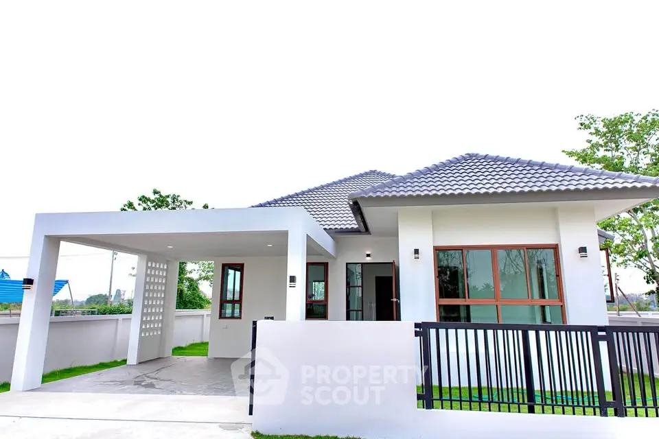 Modern single-story house with sleek design and spacious driveway