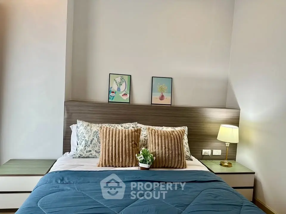 Cozy bedroom with stylish decor and modern furnishings, perfect for relaxation and comfort.