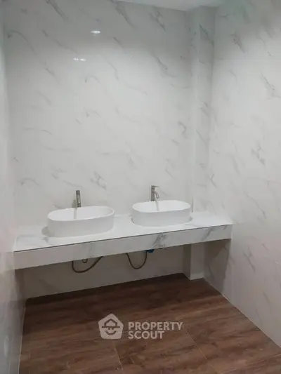 Modern bathroom with dual sinks and elegant marble walls