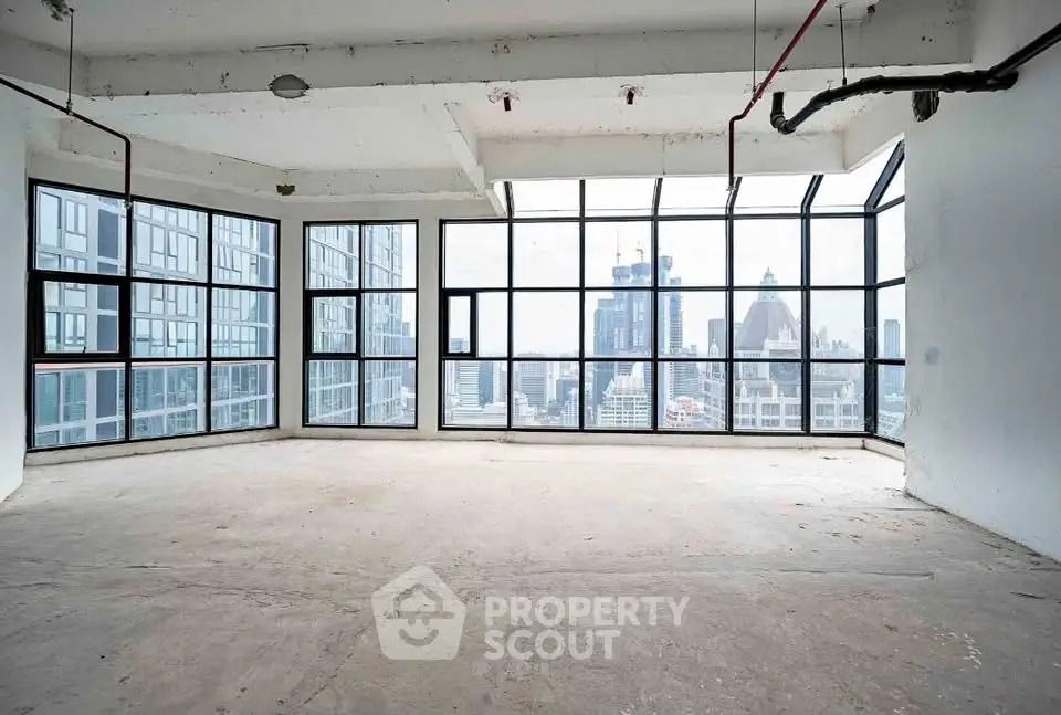 Spacious corner unit with floor-to-ceiling windows offering stunning city views in a modern high-rise building.