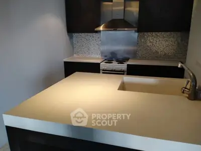  2 Bedrooms Condo -4