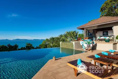 Luxurious villa with infinity pool and stunning ocean view, perfect for tropical getaways.