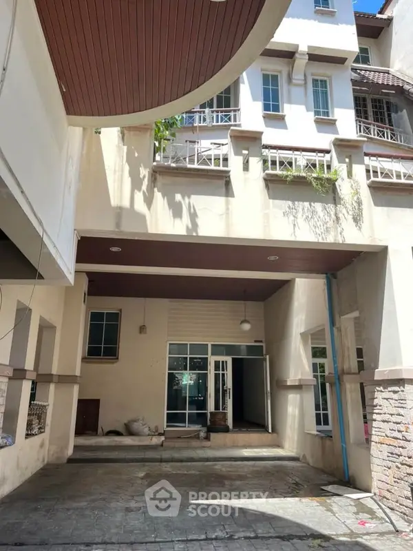 image_rental-8474680